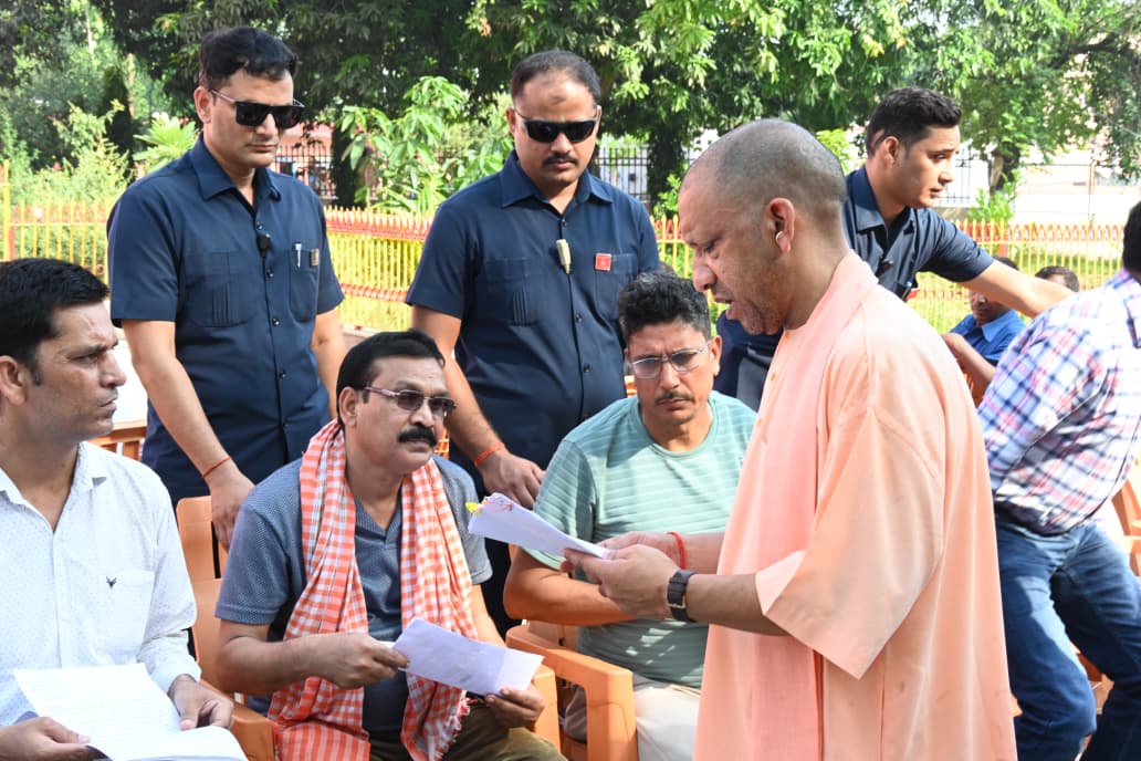 सीएम योगी ने गोरखनाथ मंदिर में लगातार दूसरे दिन आयोजित ‘जनता दर्शन’ में 200 लोगों की सुनी समस्याएं* सीएम योगी ने गोरखनाथ मंदिर में लगातार दूसरे दिन आयोजित ‘जनता दर्शन’ में 200 लोगों की सुनी समस्याएं*