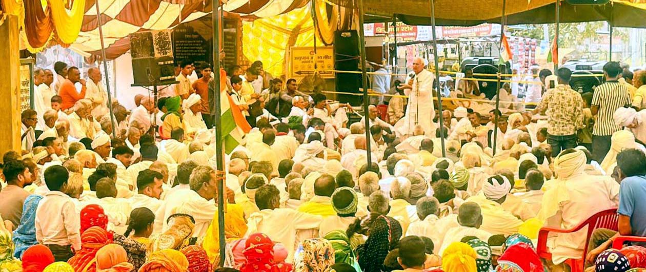चैनत में धरने को संबोधित करते दलबीर किरमारा। चैनत में धरने को संबोधित करते दलबीर किरमारा।