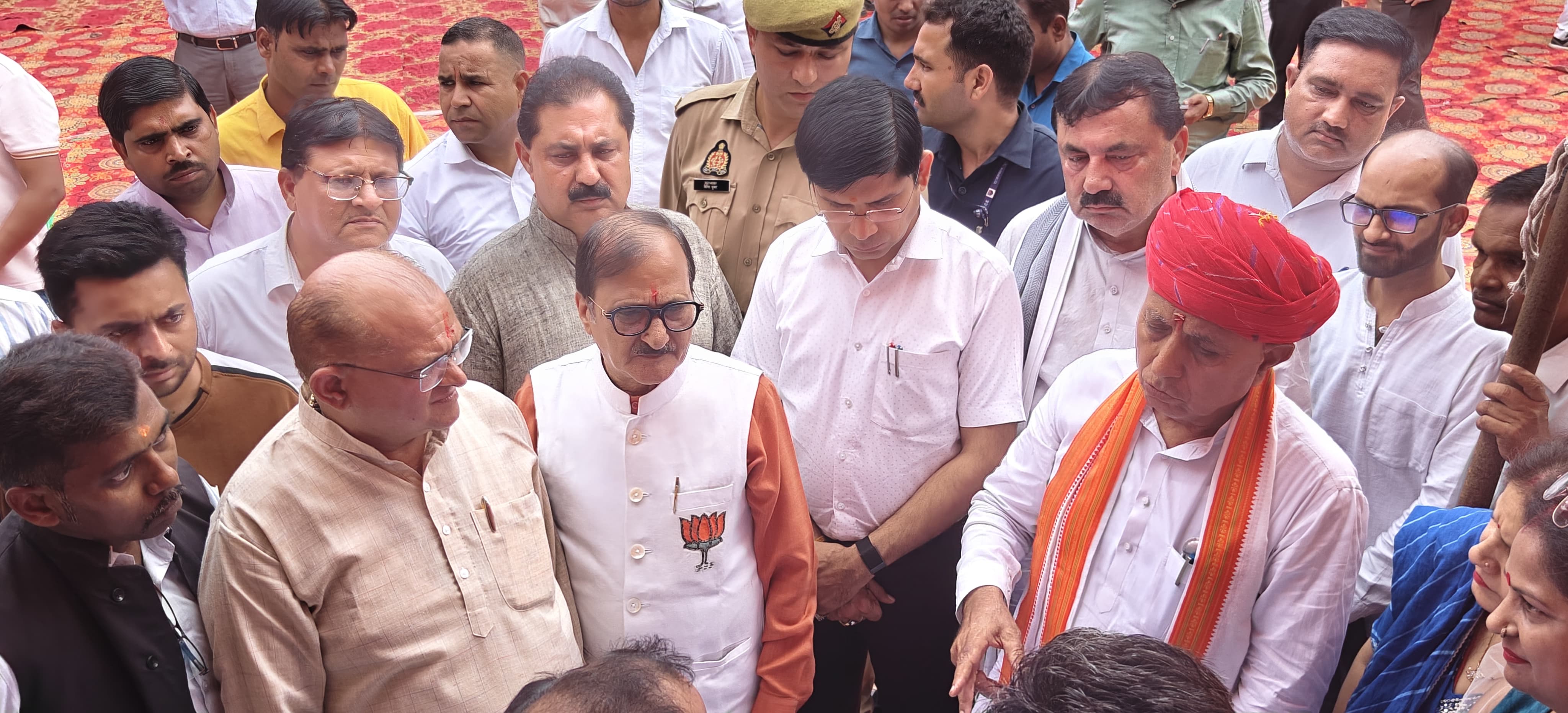 केंद्र सरकार के 12 वर्ष पूर्ण होने पर मुरादाबाद में आयोजित प्रदर्शनी का अवलोकन करते केंद्रीय राज्य मंत्री भगीरथ चौधरी।