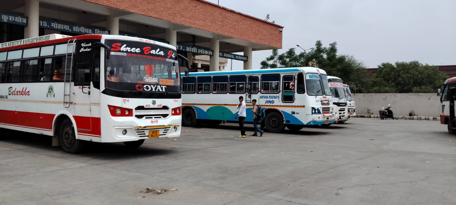 जींद बस अड्डा पर खड़ी बसें। जींद बस अड्डा पर खड़ी बसें।