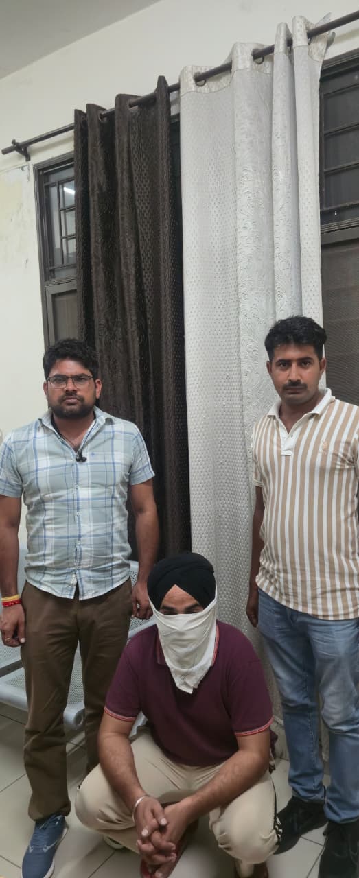 पुलिस गिरफ्त में आरोपित मनदीप।