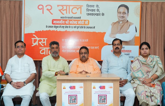 नई दिल्ली में एक प्रेसवार्ता को संबोधित करते सांसद प्रवीण खंडेलवाल
