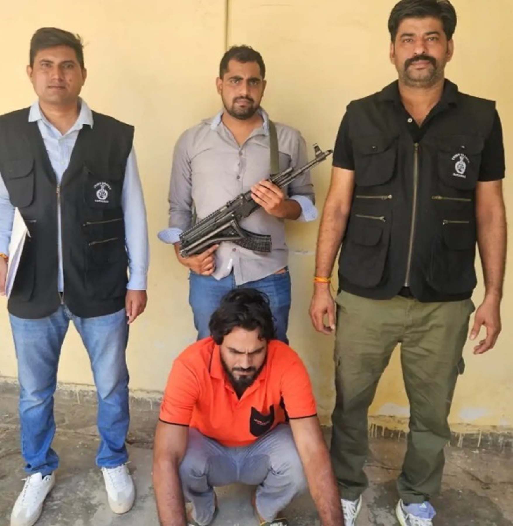 गुरुग्राम पुलिस की गिरफ्त में ड्रग तस्कर। गुरुग्राम पुलिस की गिरफ्त में ड्रग तस्कर।