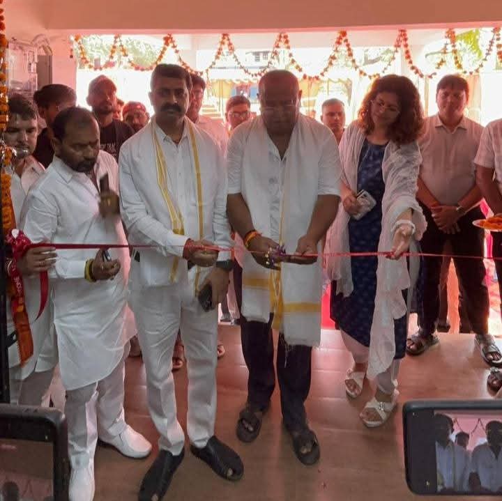फीता काटकर लाइब्रेरी का हुआ शुभारंभ