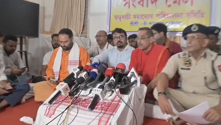 कामाख्या देवालय में कामरूप महानगर आयुक्त और ट्रैफिक पुलिस की प्रेस कॉन्फ्रेंस