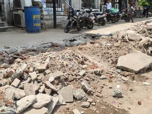 फरीदाबाद में ध्वस्त किया गया अवैध निर्माण।