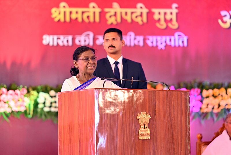 बैतूल में आयोजित 'आध्यात्मिक जागृति से जनजातीय समाज का सशक्तिकरण' महासम्मेलन को संबोधित करते हुए राष्ट्रपति बैतूल में आयोजित 'आध्यात्मिक जागृति से जनजातीय समाज का सशक्तिकरण' महासम्मेलन को संबोधित करते हुए राष्ट्रपति
