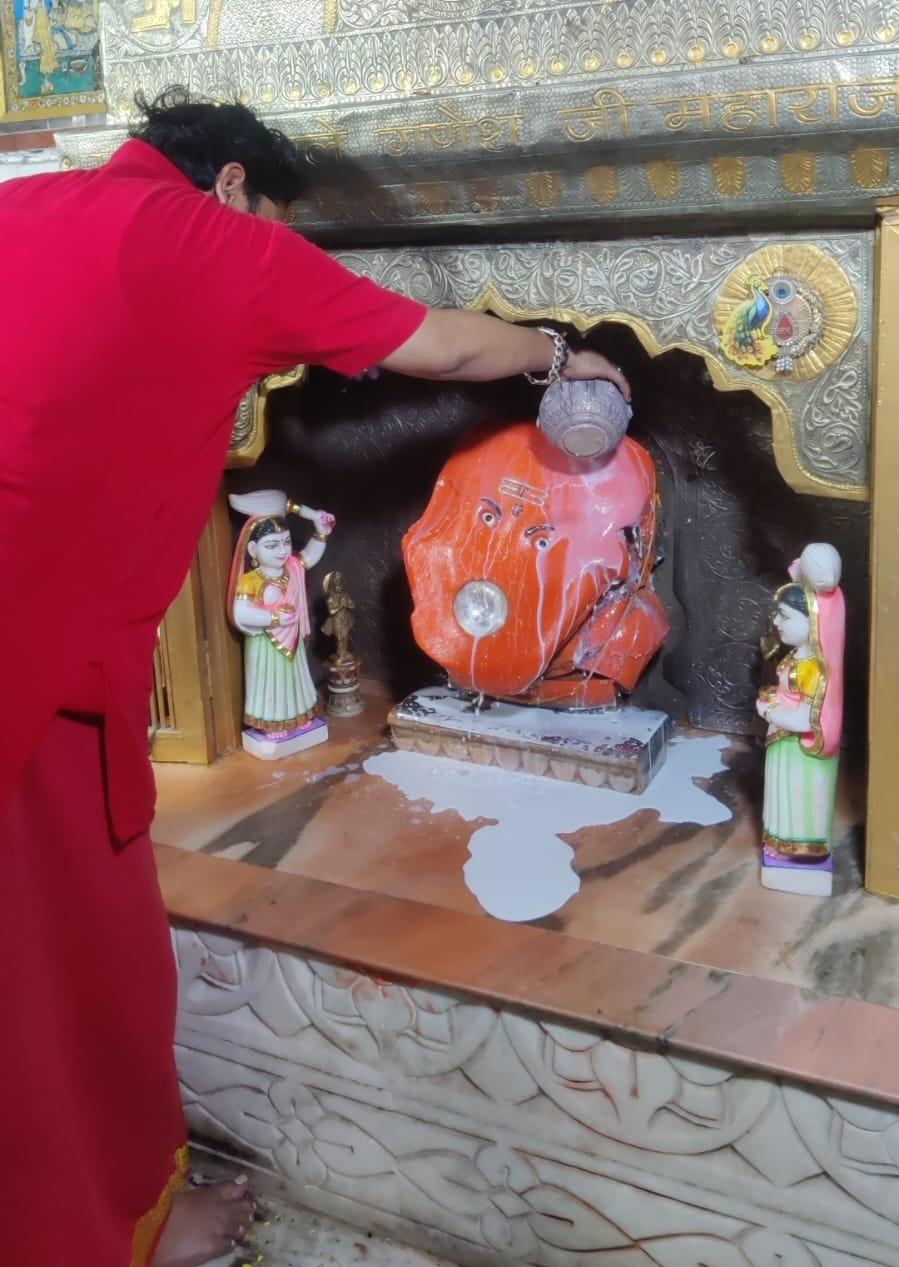 गुरु-पुष्य नक्षत्र पर गणेशमय हुई छोटी काशी: मंदिरों में पंचामृत अभिषेक और मोदकों का भोग