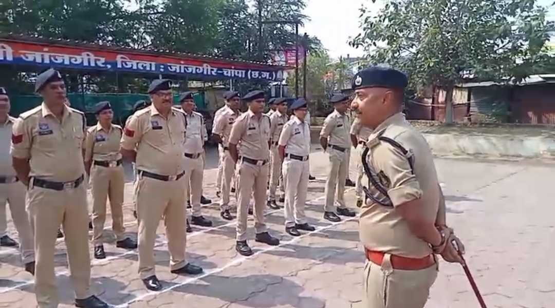 जांजगीर कोतवाली थाने का वार्षिक निरीक्षण, एसपी विजय कुमार पाण्डेय ने पुलिसिंग व्यवस्था का लिया जायजा जांजगीर कोतवाली थाने का वार्षिक निरीक्षण, एसपी विजय कुमार पाण्डेय ने पुलिसिंग व्यवस्था का लिया जायजा