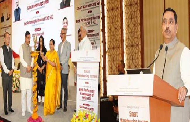 स्मार्ट वेयरहाउसिंग सिस्टम को लॉन्च करते प्रह्लाद जोशी