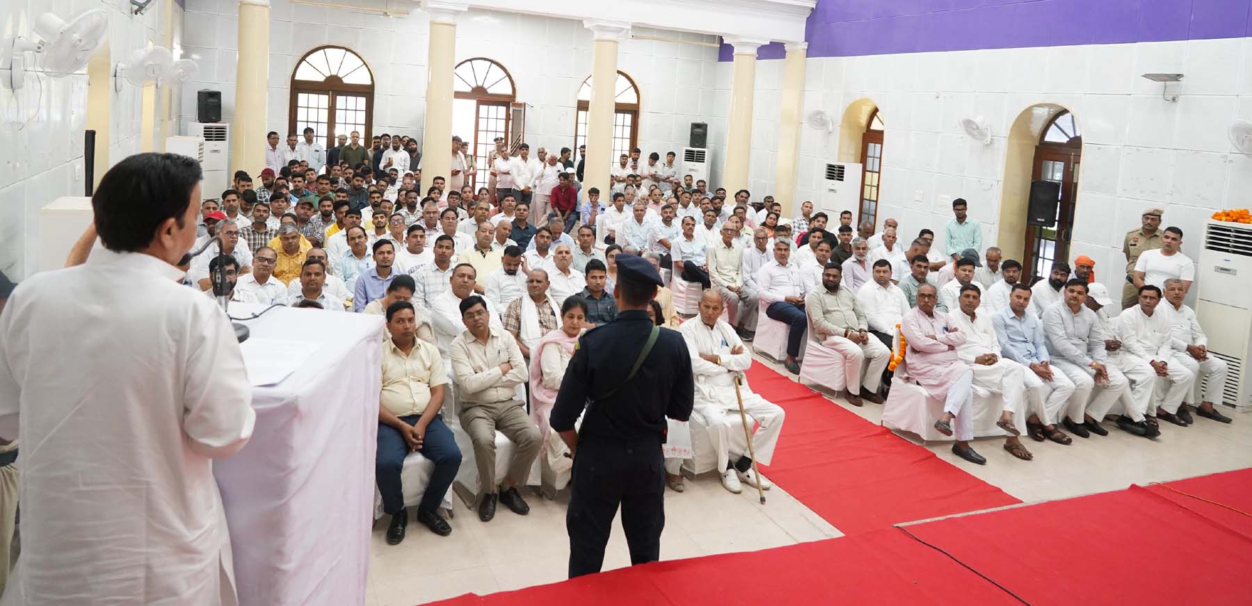 गुरुग्राम में केंद्र सरकार के 12 वर्ष पूर्ण होने के उपलक्ष्य में स्वतंत्रता सेनानी जिला परिषद सभागार में विकसित भारत संकल्प सम्मेलन में बोलते मंत्री राव नरबीर सिंह।