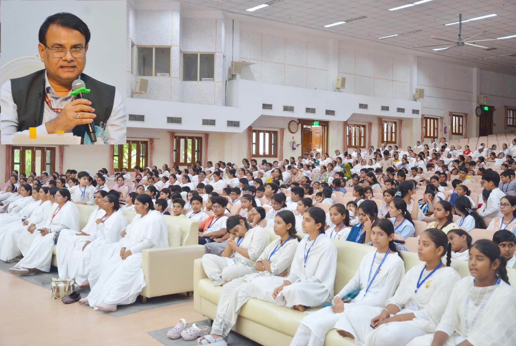 गुरुग्राम के बोहड़ाकलां स्थित ओम शांति रिट्रीट सेंटर में बच्चों के तीन दिवसीय ग्रीष्मकालीन शिविर के समापन सत्र को संबोधित करते भारतीय कॉर्पोरेट मामलों के संस्थान के महानिदेशक एवं सीईओ ज्ञानेश्वर कुमार सिंह। गुरुग्राम के बोहड़ाकलां स्थित ओम शांति रिट्रीट सेंटर में बच्चों के तीन दिवसीय ग्रीष्मकालीन शिविर के समापन सत्र को संबोधित करते भारतीय कॉर्पोरेट मामलों के संस्थान के महानिदेशक एवं सीईओ ज्ञानेश्वर कुमार सिंह।