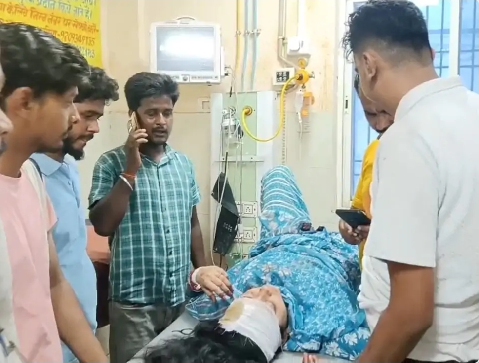 अररिया फोटो:अस्पताल में घायल महिला मरीज