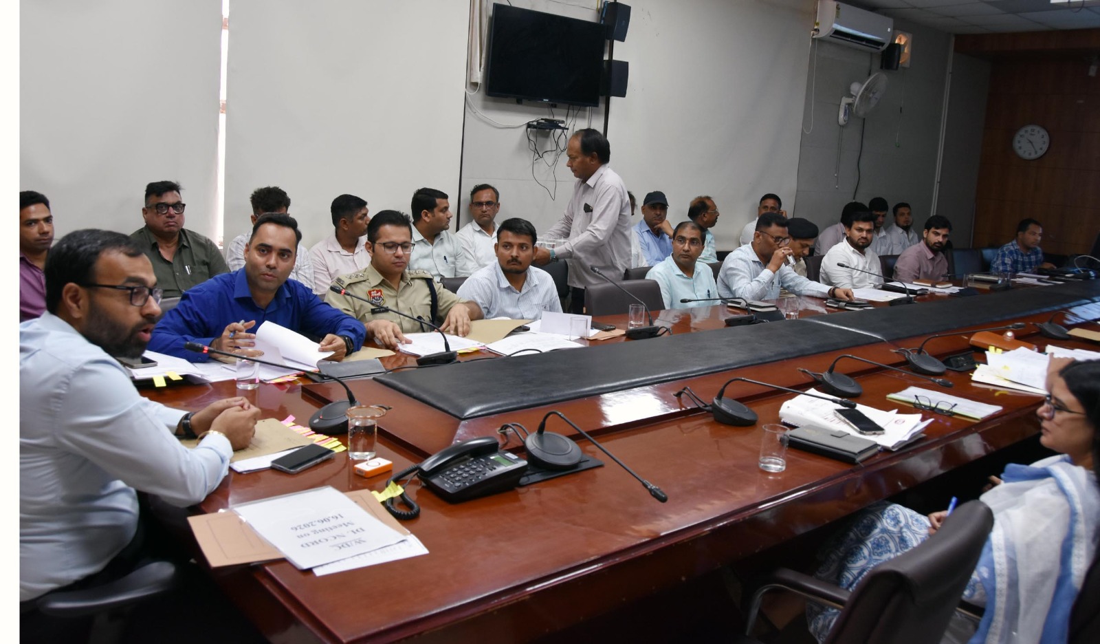 परीक्षा के दौरान सुरक्षा व्यवस्था और प्रशासनिक निगरानी को मजबूत बनाने के उद्देश्य से जिले के सभी परीक्षा केंद्रों पर अधिकारियों की तैनाती की गई है। परीक्षा के दौरान सुरक्षा व्यवस्था और प्रशासनिक निगरानी को मजबूत बनाने के उद्देश्य से जिले के सभी परीक्षा केंद्रों पर अधिकारियों की तैनाती की गई है।