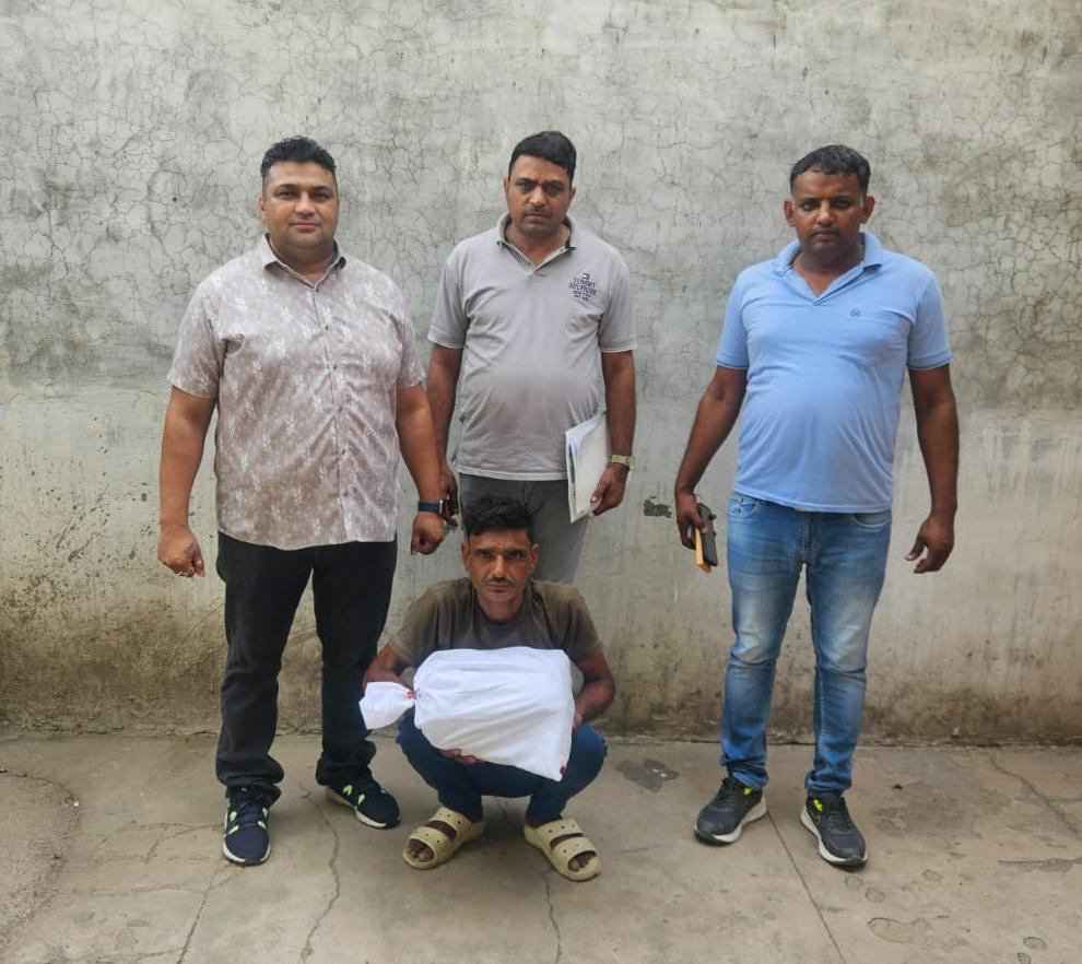 पानीपत पुलिस हिरासत में नशा तस्कर पानीपत पुलिस हिरासत में नशा तस्कर
