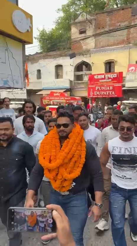 GZIKART के ‘मीट एंड ग्रीट’ में उमड़ा जनसैलाब, युवाओं ने माला पहनाकर किया भव्य स्वागत* गोर GZIKART के ‘मीट एंड ग्रीट’ में उमड़ा जनसैलाब, युवाओं ने माला पहनाकर किया भव्य स्वागत* गोर