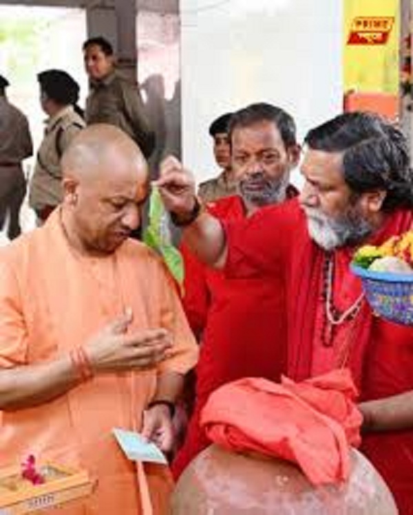 दतिया के पीतांबरा पीठ पहुंचे सीएम योगी दतिया के पीतांबरा पीठ पहुंचे सीएम योगी