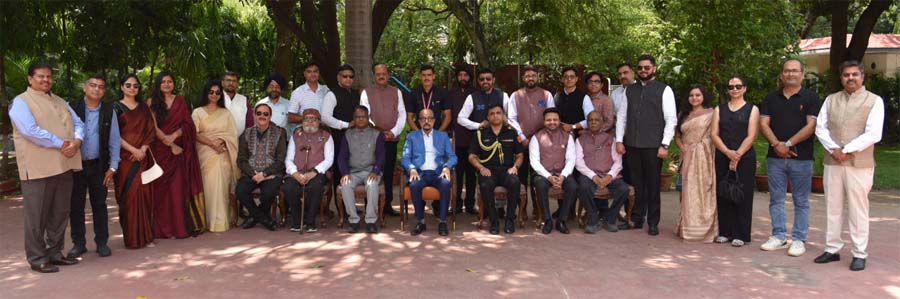 राज्यपाल रमेन डेका से रोटरी क्लब ग्रेटर रायपुर के सदस्यों ने सौजन्य मुलाकात की