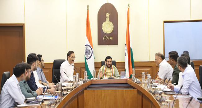 हरियाणा के मुख्यमंत्री नायब सैनी एयर क्लीन प्राेजेक्ट की बैठक लेते हुए हरियाणा के मुख्यमंत्री नायब सैनी एयर क्लीन प्राेजेक्ट की बैठक लेते हुए