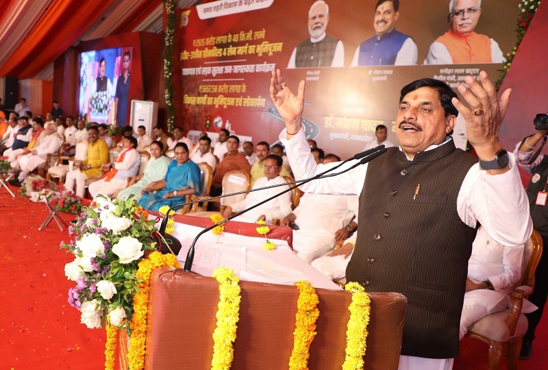 ग्रीनफील्ड परियोजना के भूमिपूजन कार्यक्रम को संबोधित करते हुए मुख्यमंत्री
