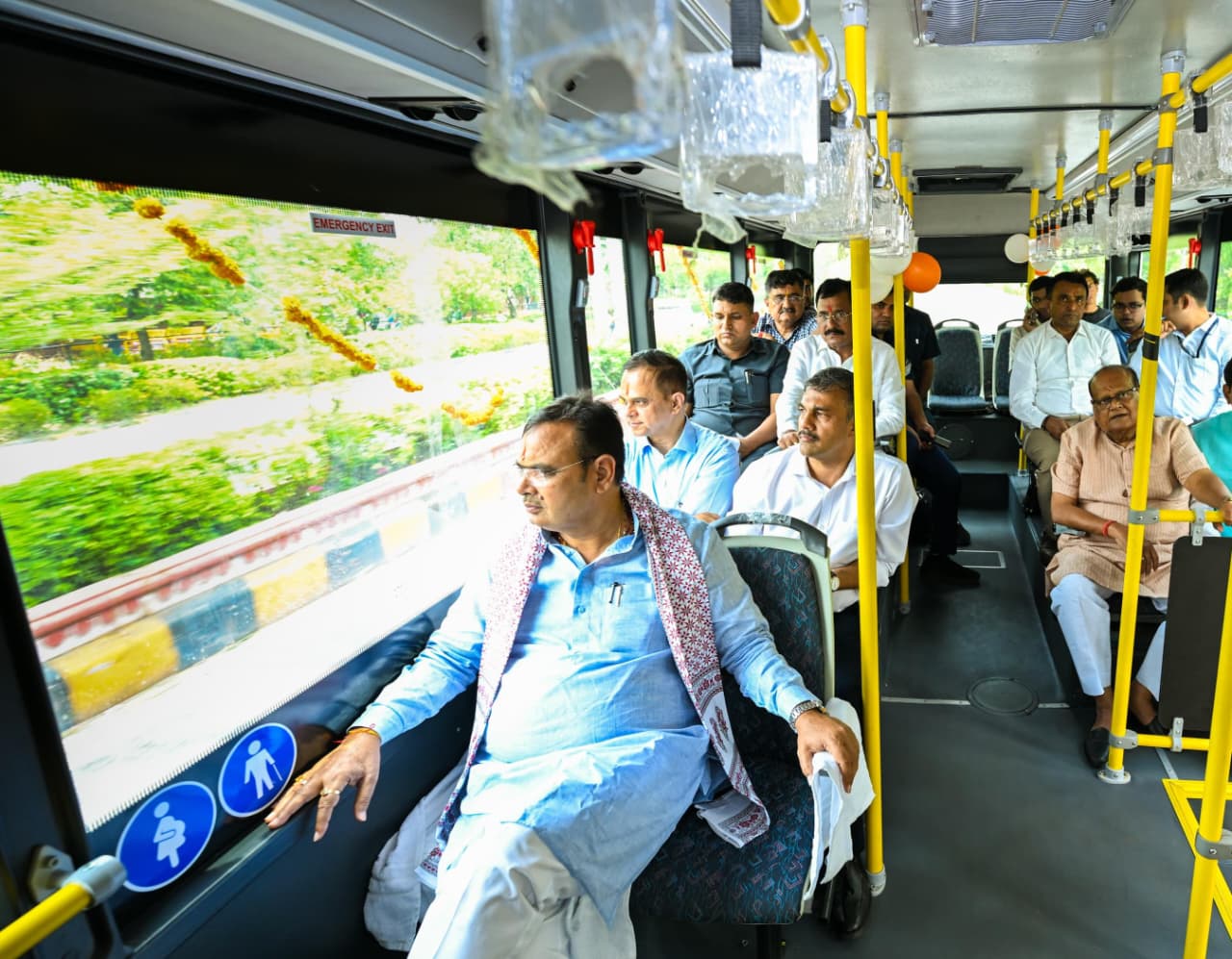 मुख्यमंत्री भजनलाल शर्मा ने जयपुर को 29 और भीलवाड़ा को 18 ई बसों की दी सौगात मुख्यमंत्री भजनलाल शर्मा ने जयपुर को 29 और भीलवाड़ा को 18 ई बसों की दी सौगात