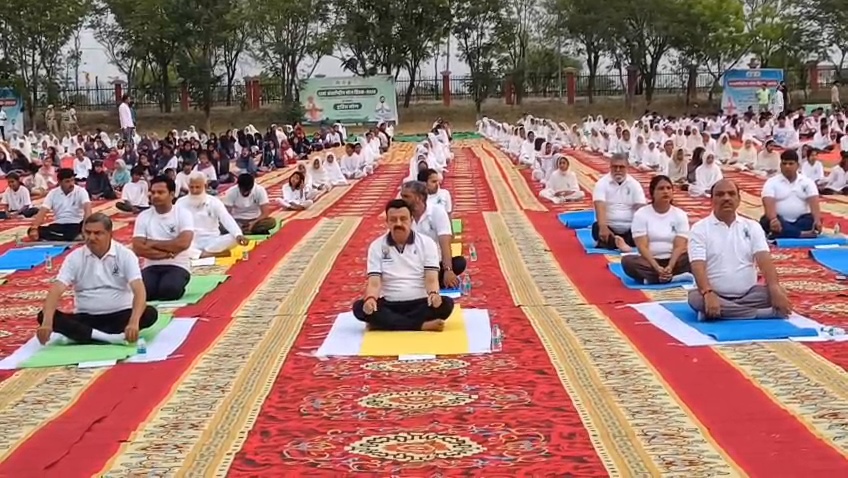 योग दिवस के अवसर पर मंत्री राव नरवीर ने एनसीआर में बढ़ रहे नशे को लेकर चिंता जताई। योग दिवस के अवसर पर मंत्री राव नरवीर ने एनसीआर में बढ़ रहे नशे को लेकर चिंता जताई।