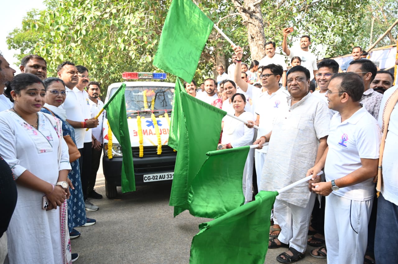 अंतर्राष्ट्रीय योग दिवस पर जांजगीर-चांपा में सामूहिक योगाभ्यास, प्रभारी मंत्री ओपी चौधरी बोले- योग हमारी विरासत और स्वस्थ जीवन का आधार