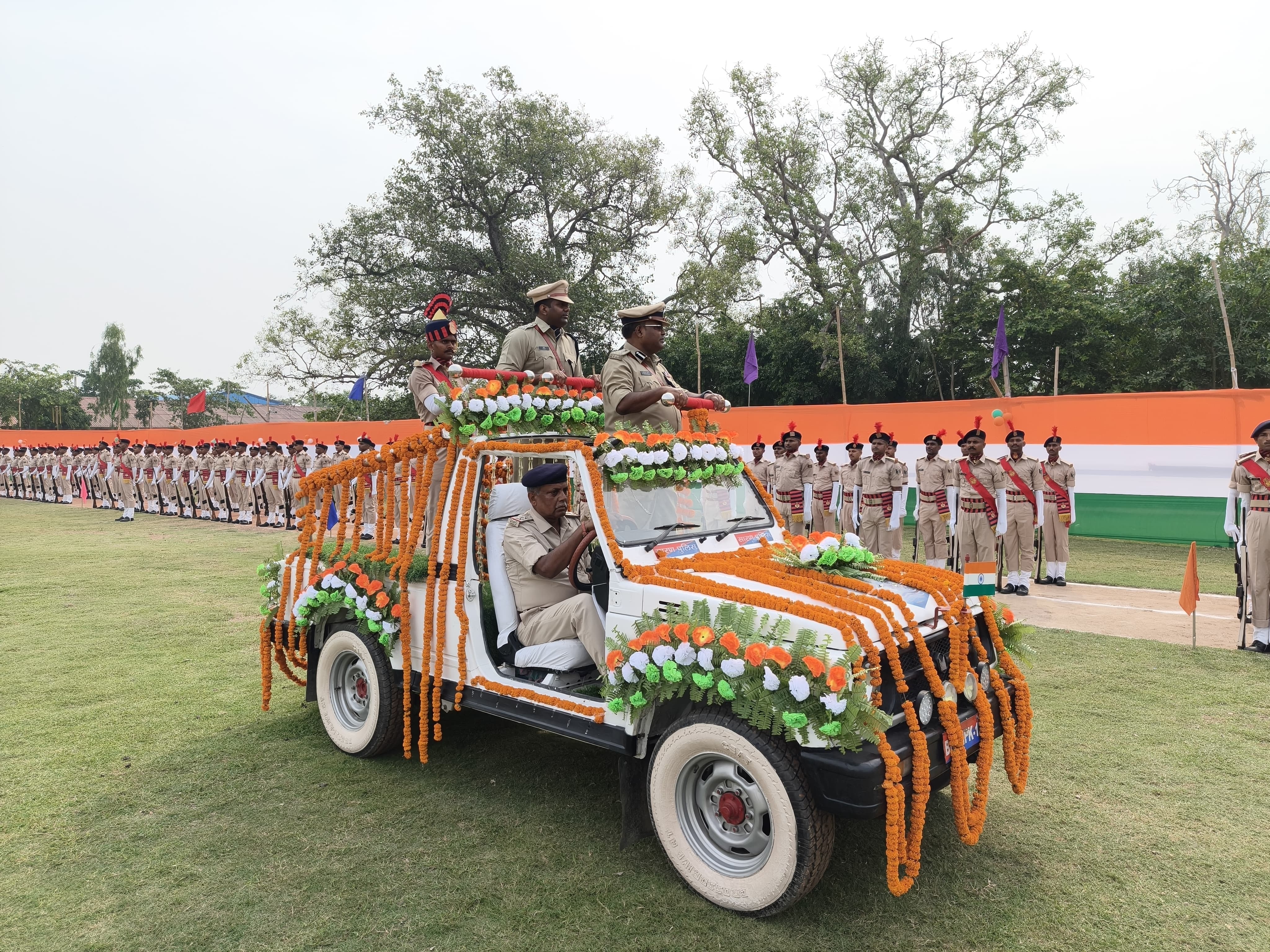 सारण पुलिस लाइन में प्रशिक्षु सिपाहियों का शपथ ग्रहण समारोह संपन्न