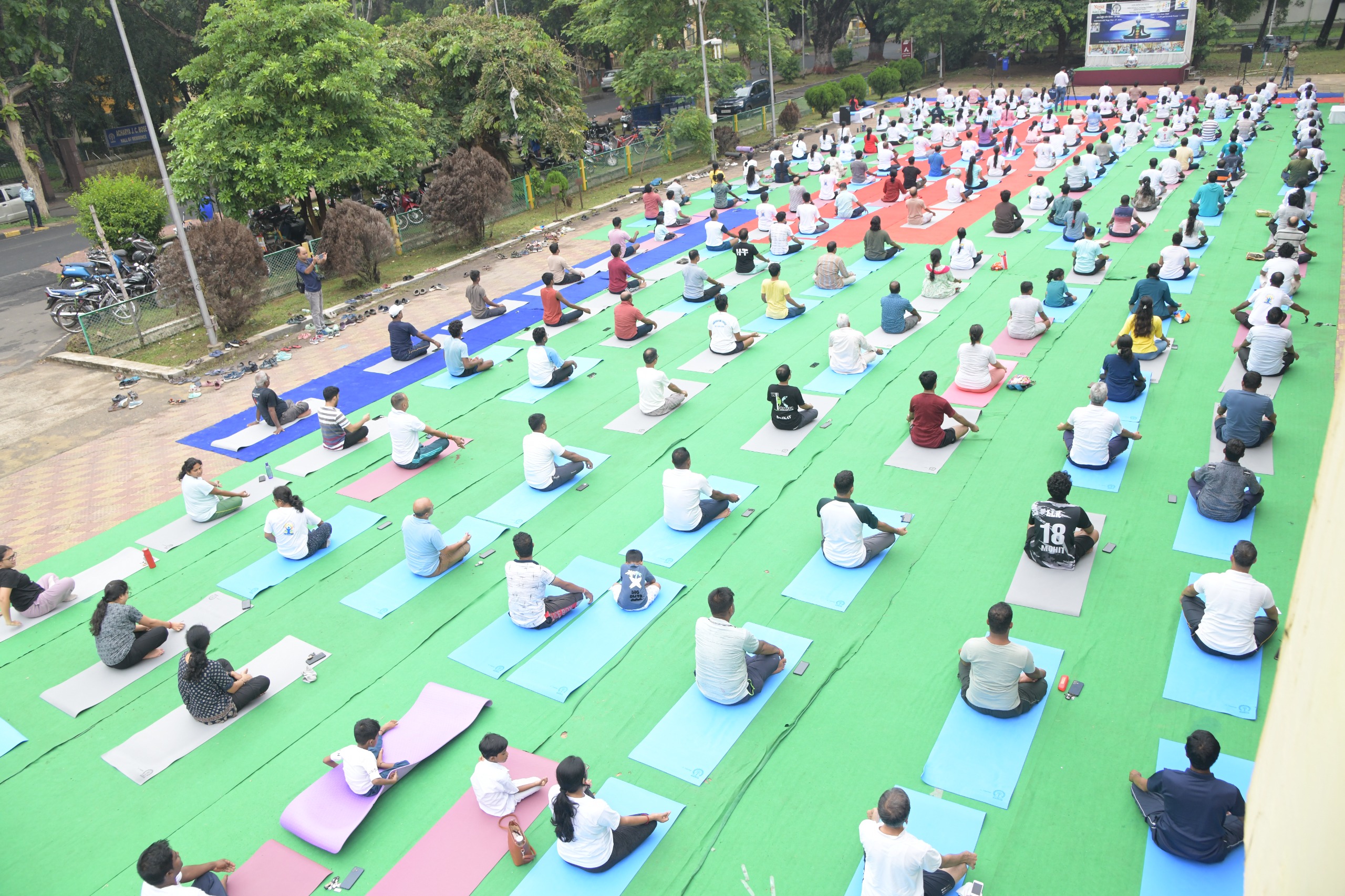 आईआईटी खड़गपुर में मनाया गया 12वां अंतरराष्ट्रीय योग दिवस आईआईटी खड़गपुर में मनाया गया 12वां अंतरराष्ट्रीय योग दिवस