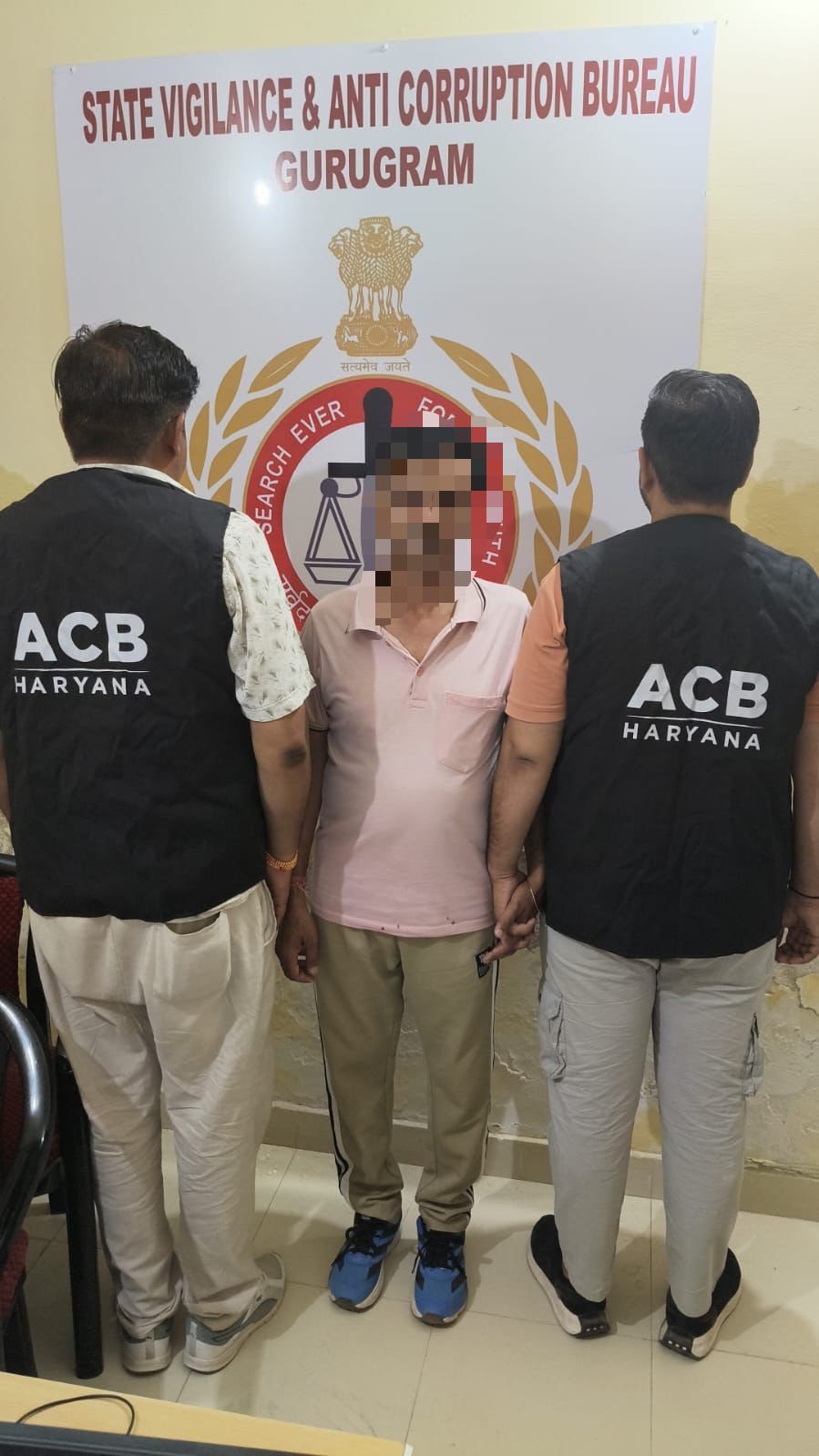 एसीबी द्वारा गिरफ्तार आराेपी