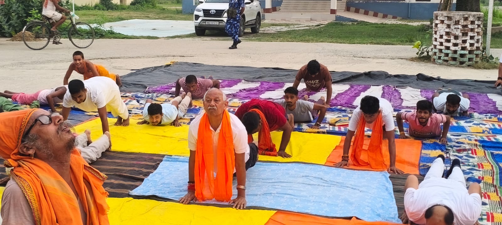 सारण में अंतर्राष्ट्रीय योग दिवस पर विभिन्न संगठनों ने किया योगाभ्यास सारण में अंतर्राष्ट्रीय योग दिवस पर विभिन्न संगठनों ने किया योगाभ्यास