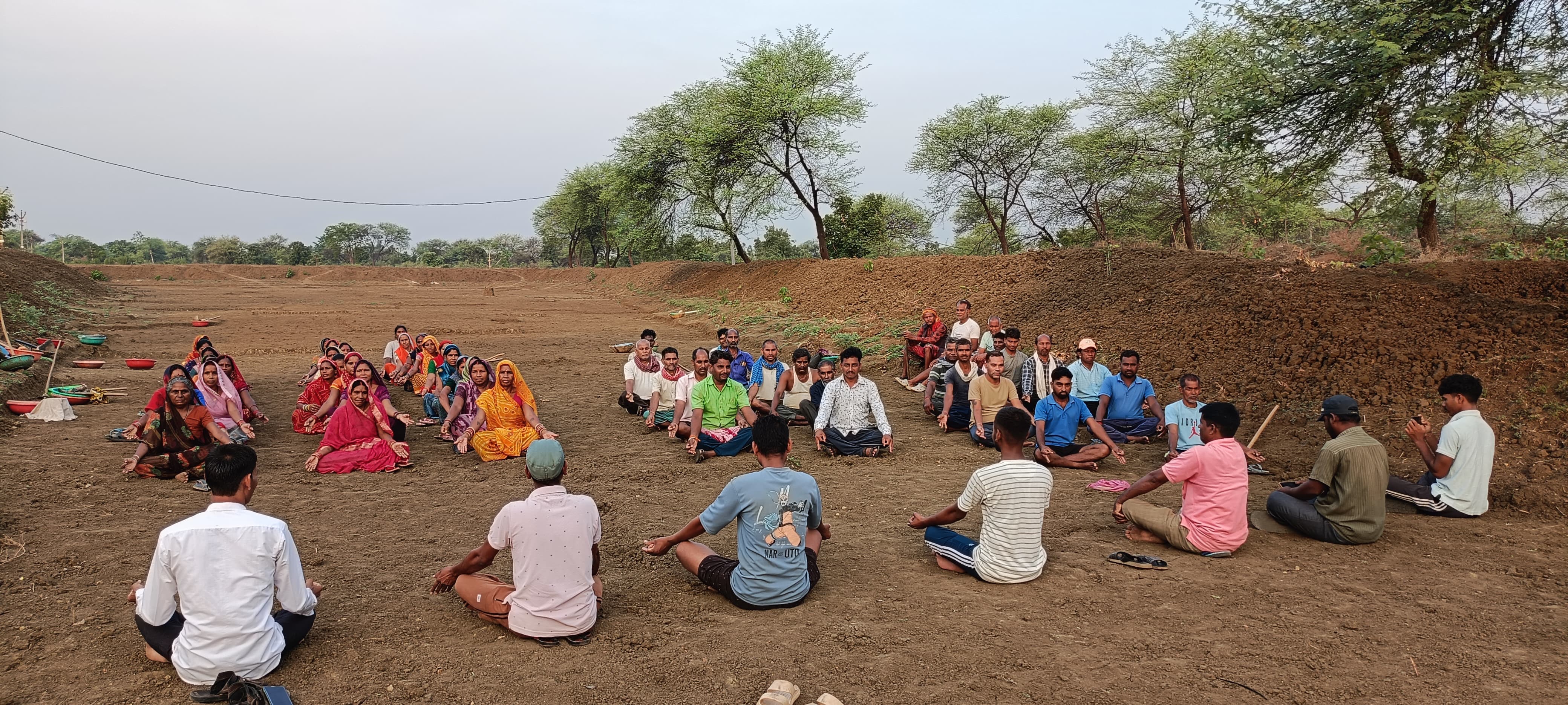 अमृत सरोवरों में उत्साहपूर्वक मनाया गया अंतर्राष्ट्रीय योग दिवस, योग के साथ जल संरक्षण एवं ग्रामीण विकास योजनाओं का दिया गया संदेश अमृत सरोवरों में उत्साहपूर्वक मनाया गया अंतर्राष्ट्रीय योग दिवस, योग के साथ जल संरक्षण एवं ग्रामीण विकास योजनाओं का दिया गया संदेश