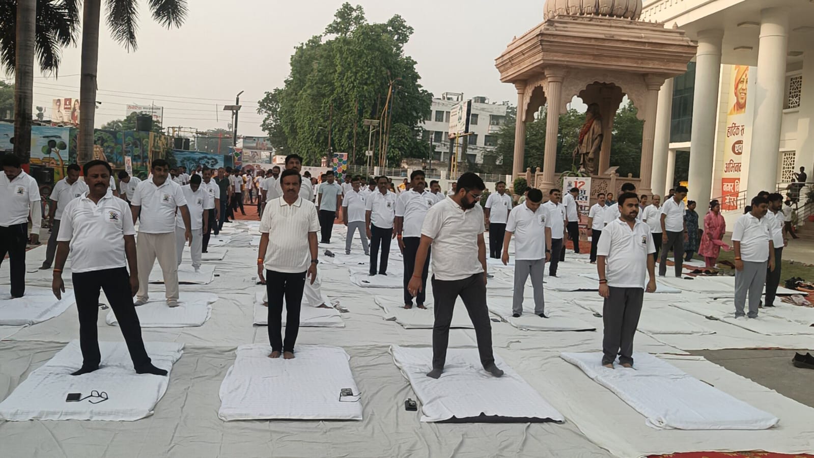 योग से ही स्वस्थ भारत का निर्माण* *डीएम बोले— फिट इंडिया के लिए रोज करें योग* *मंत्री ने बताया वैश्विक पहचान का आधार* योग से ही स्वस्थ भारत का निर्माण* *डीएम बोले— फिट इंडिया के लिए रोज करें योग* *मंत्री ने बताया वैश्विक पहचान का आधार*