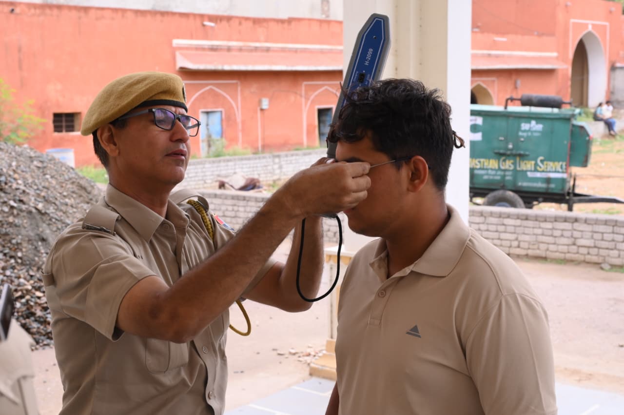 कड़े पहरे में संपन्न हुई री-नीट परीक्षा : प्रशासन-पुलिस ने संभाली कमान कड़े पहरे में संपन्न हुई री-नीट परीक्षा : प्रशासन-पुलिस ने संभाली कमान