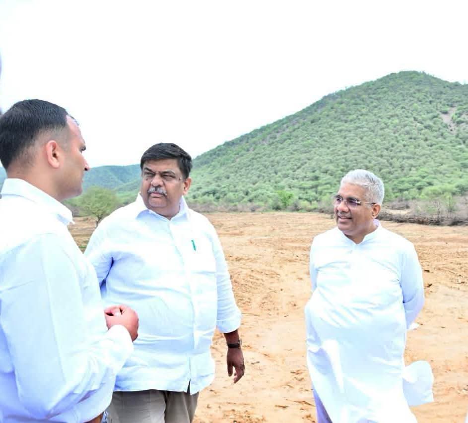 अलवर. विकास कार्यों का उद्घाटन करते केंद्रीय मंत्री।