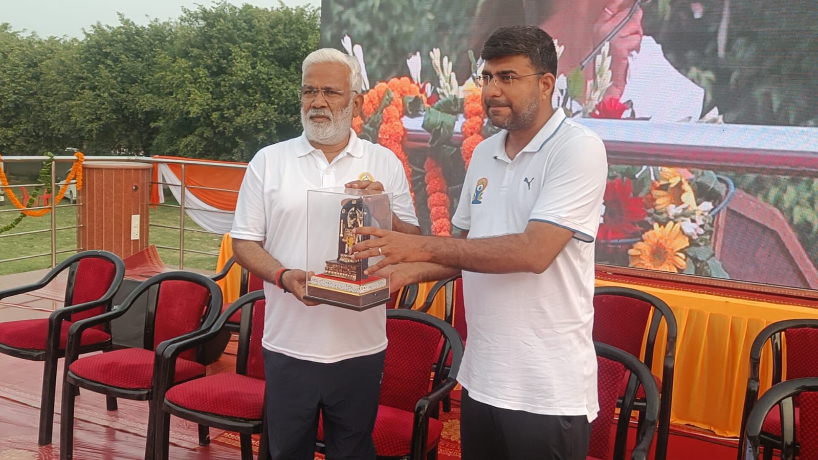 योग से ही स्वस्थ भारत का निर्माण* *डीएम बोले— फिट इंडिया के लिए रोज करें योग* *मंत्री ने बताया वैश्विक पहचान का आधार* योग से ही स्वस्थ भारत का निर्माण* *डीएम बोले— फिट इंडिया के लिए रोज करें योग* *मंत्री ने बताया वैश्विक पहचान का आधार*