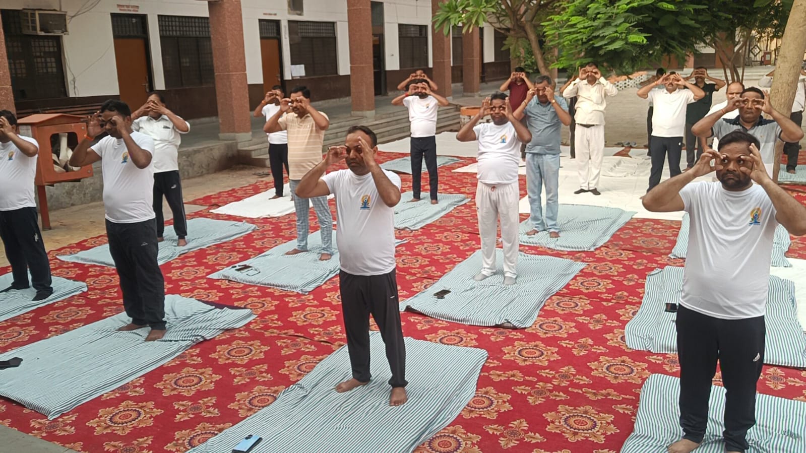 अधिकारियों-कर्मचारियों ने लिया स्वस्थ जीवन का संकल्प*