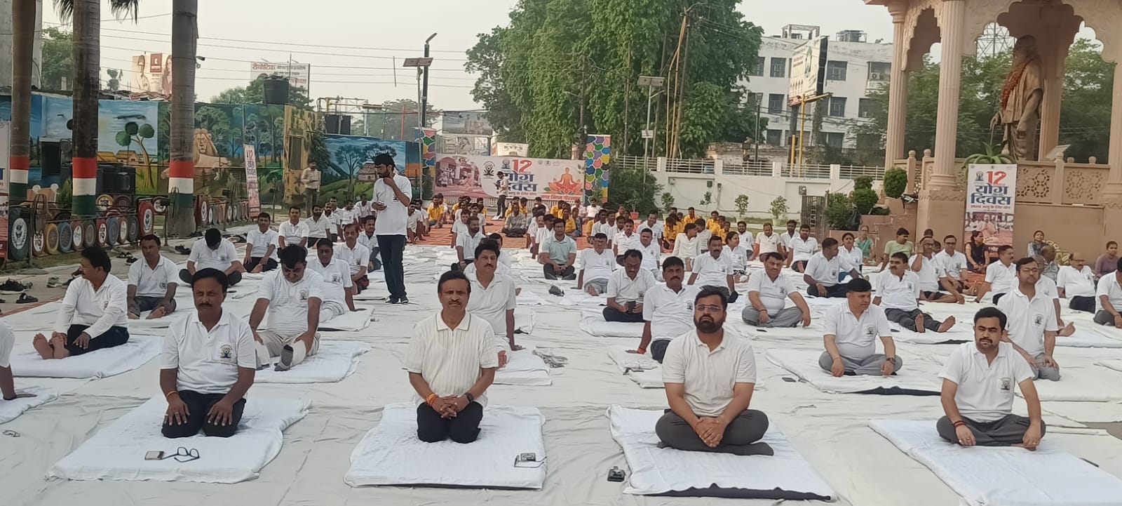 योग से ही स्वस्थ भारत का निर्माण* *डीएम बोले— फिट इंडिया के लिए रोज करें योग* *मंत्री ने बताया वैश्विक पहचान का आधार* योग से ही स्वस्थ भारत का निर्माण* *डीएम बोले— फिट इंडिया के लिए रोज करें योग* *मंत्री ने बताया वैश्विक पहचान का आधार*