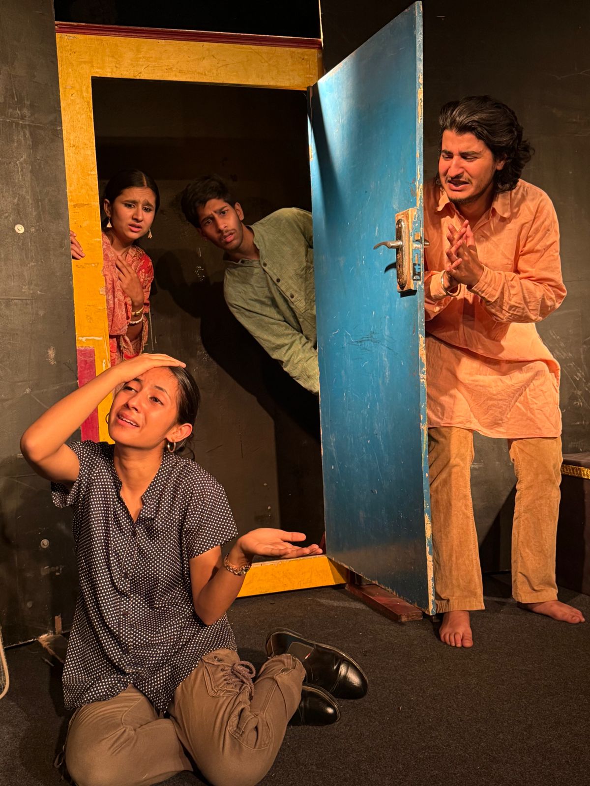 नटरंग के संडे थिएटर सीरीज में हास्य नाटक ‘चोर’ ने दर्शकों को खूब गुदगुदाया नटरंग के संडे थिएटर सीरीज में हास्य नाटक ‘चोर’ ने दर्शकों को खूब गुदगुदाया