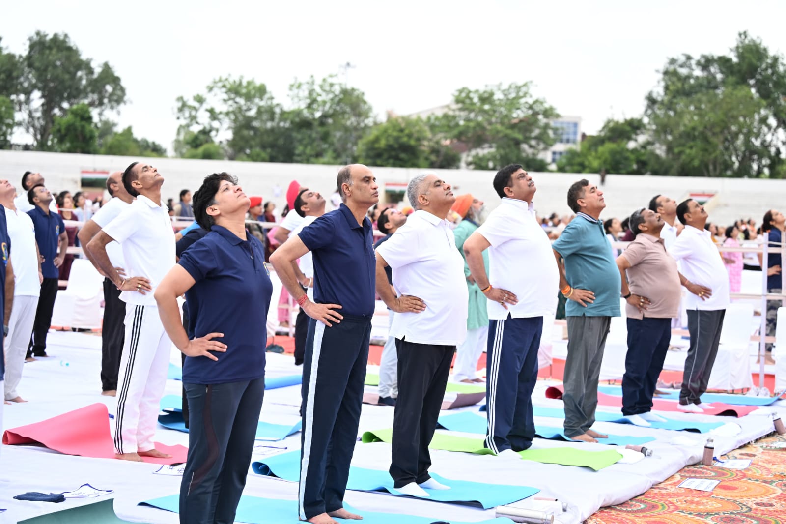 अलवर कार्यक्रम में मौजूद केंद्रीय मंत्री व अन्य। अलवर कार्यक्रम में मौजूद केंद्रीय मंत्री व अन्य।