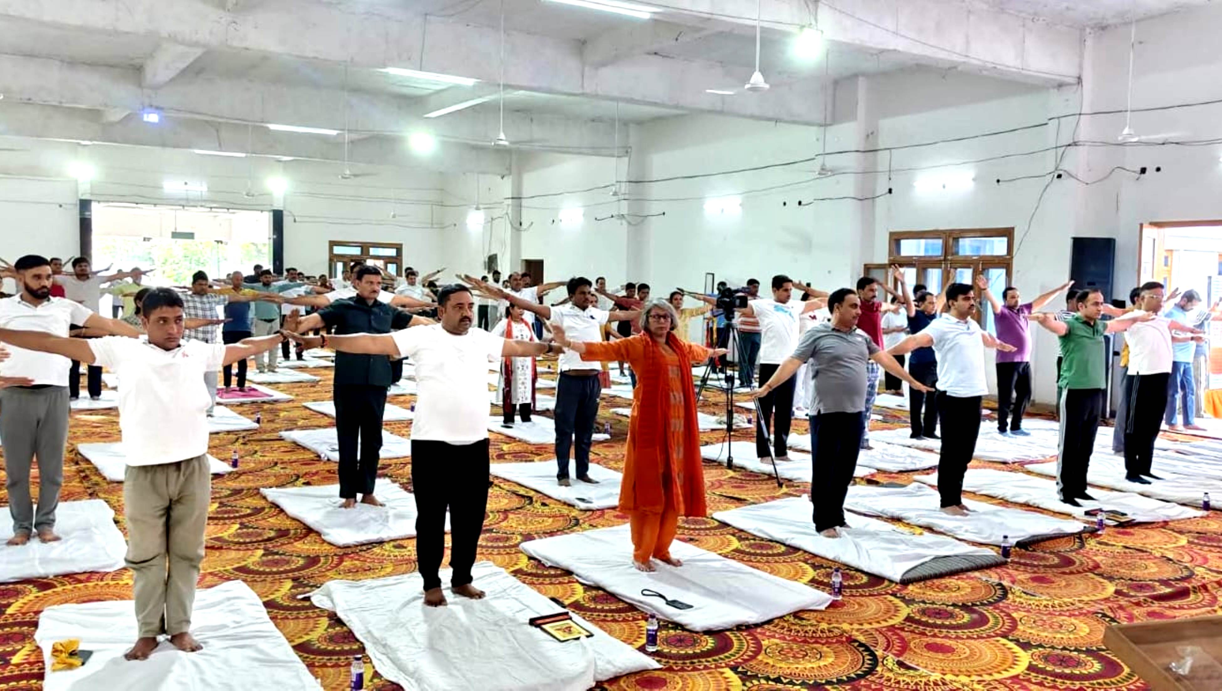 ‘स्वस्थ आयु के लिए योग’ थीम पर धौलपुर में मनाया अन्तर्राष्ट्रीय योग दिवस
