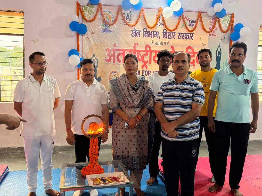 सारण में अंतर्राष्ट्रीय योग दिवस पर विभिन्न संगठनों ने किया योगाभ्यास सारण में अंतर्राष्ट्रीय योग दिवस पर विभिन्न संगठनों ने किया योगाभ्यास