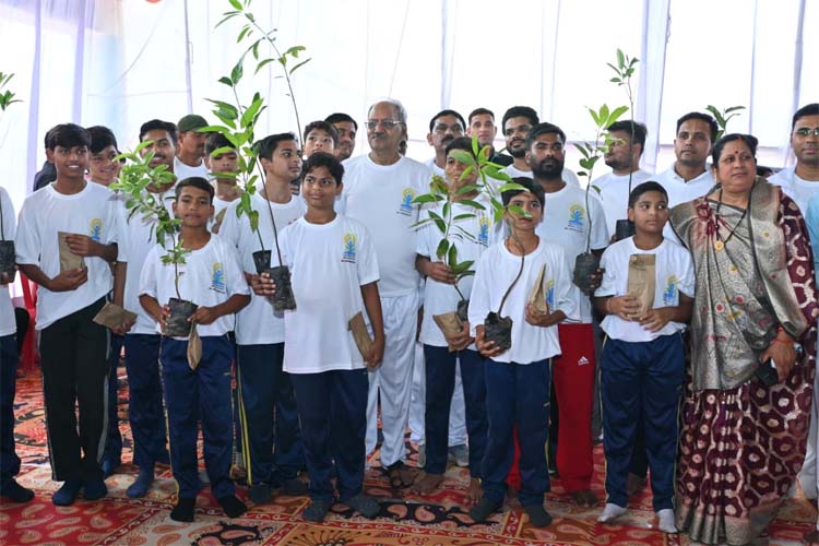 योगाभ्यास कार्यक्रम का आयोजन नवीन कृषि उपज मण्डी परिसर बलौदाबाजार