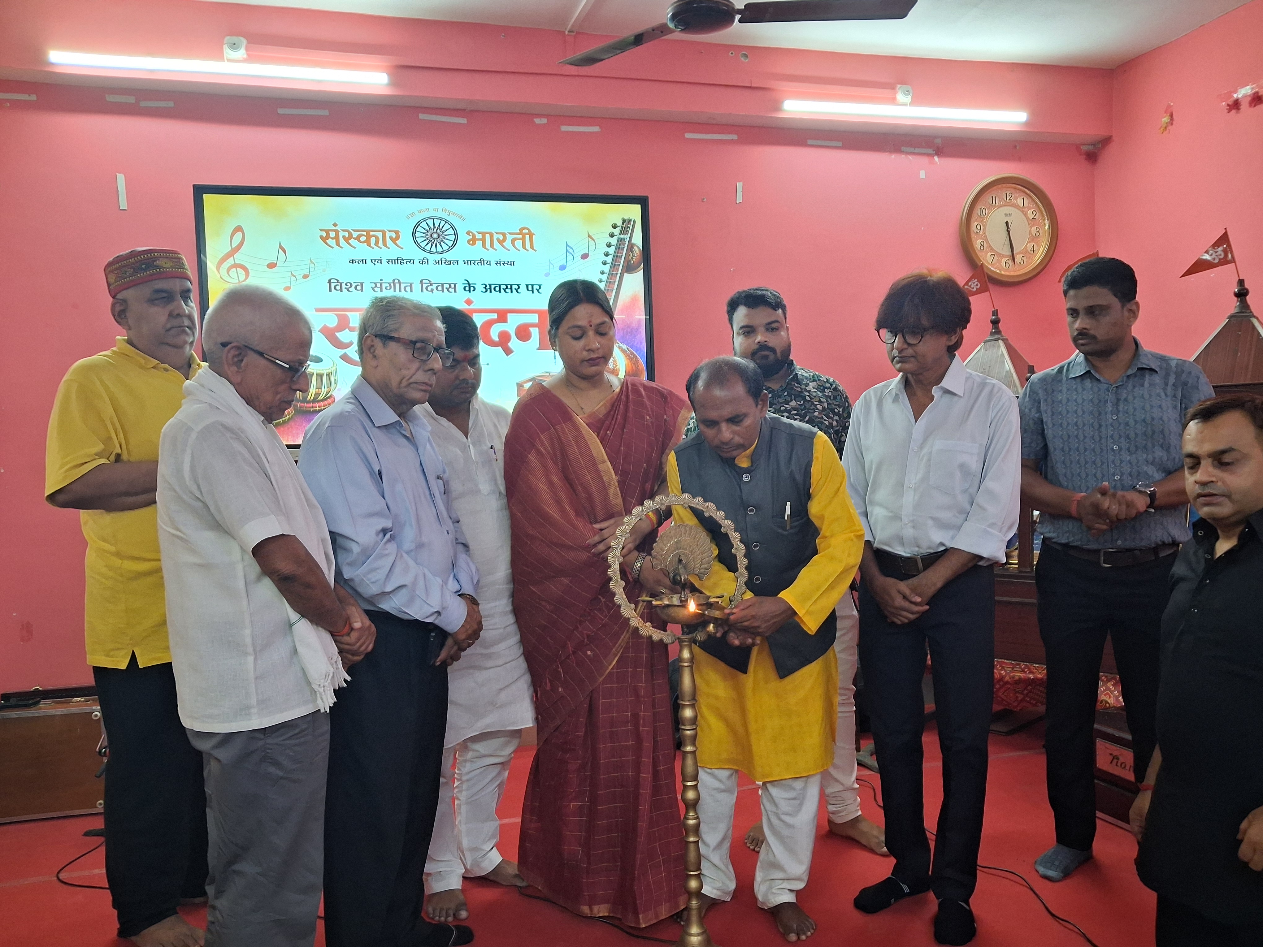 संस्कार भारती द्वारा सूर वंदन कार्यक्रम का हुआ आयोजन कला साधकों ने  दी प्रस्तुति