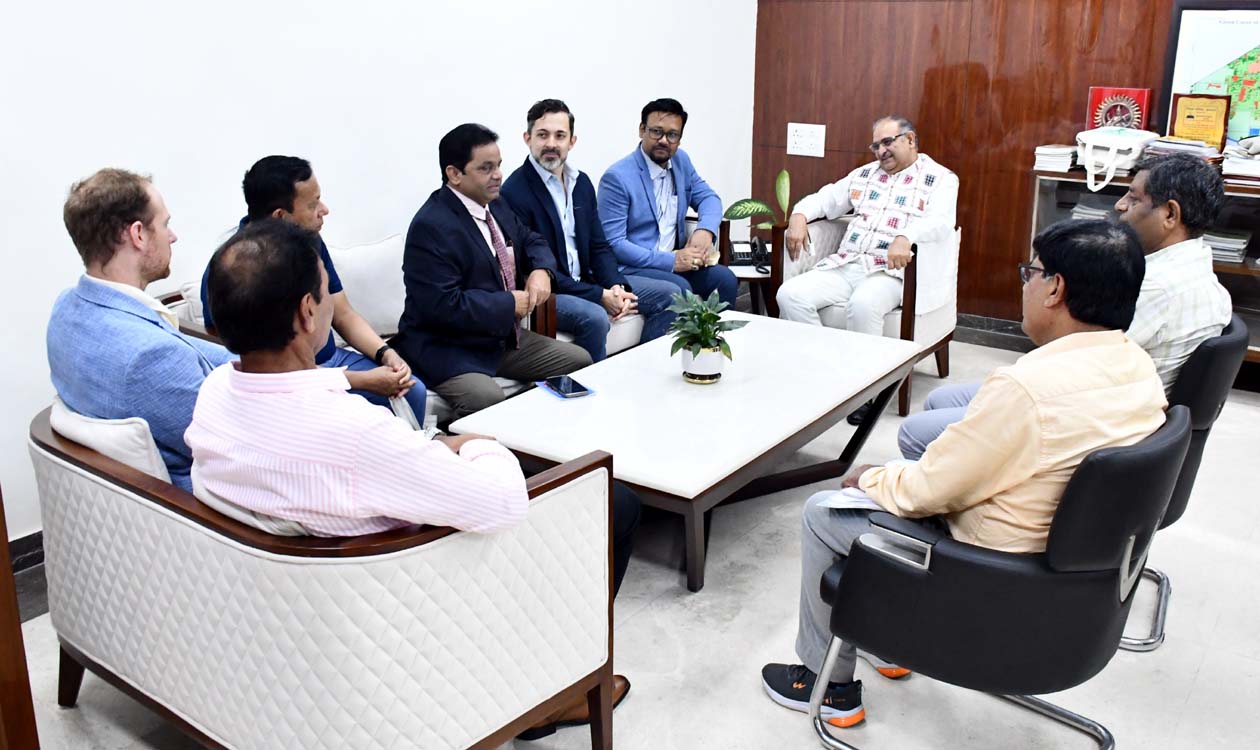 कुलपति प्रो. बीआर कम्बोज परियोजना के बारे में अधिकारियों के साथ विचार विमर्श करते हुए कुलपति प्रो. बीआर कम्बोज परियोजना के बारे में अधिकारियों के साथ विचार विमर्श करते हुए