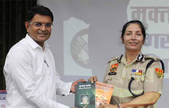 सोनीपत:  पुलिस आयुक्त ममता सिंह नशा मुक्त  कार्यक्रम में मंच पर