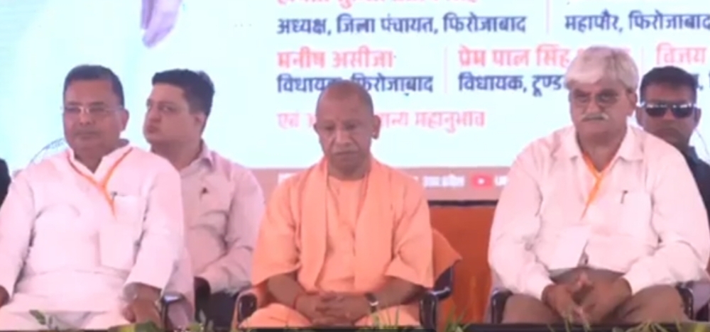 मंच पर मुख्यमंत्री