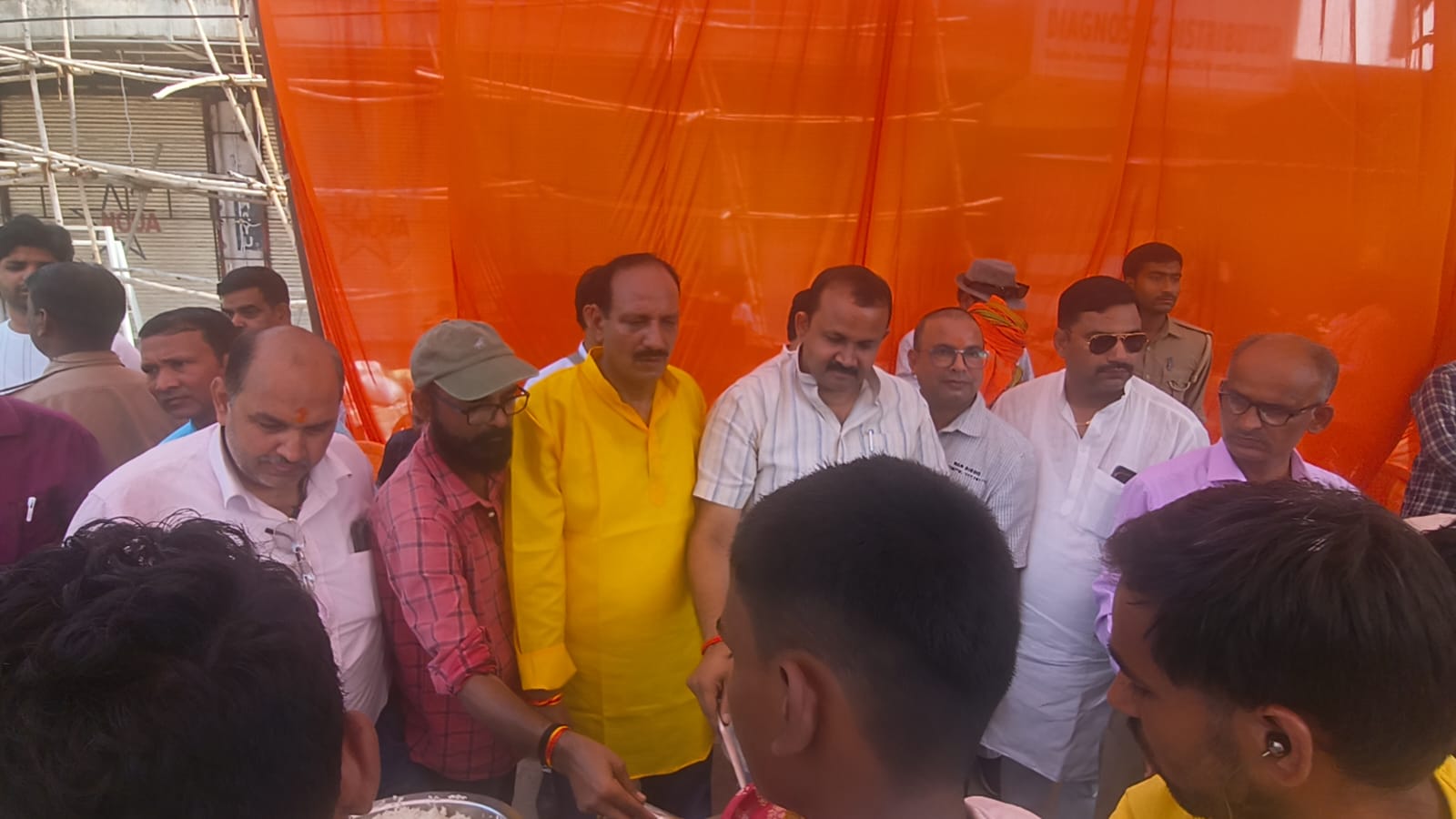 पत्रकार साथियों के अलावा विभिन्न दलों के जनप्रतिनिधि और नेता हुए शामिल, पत्रकार साथियों के अलावा विभिन्न दलों के जनप्रतिनिधि और नेता हुए शामिल,