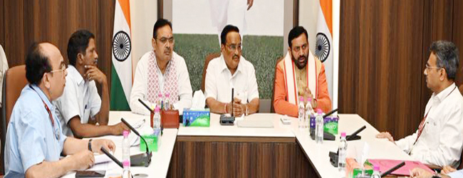 केंद्रीय जल शक्ति मंत्री की अध्यक्षता वाली बैठक में भाग लेते हरियाणा व राजस्थान के मुख्यमंत्री