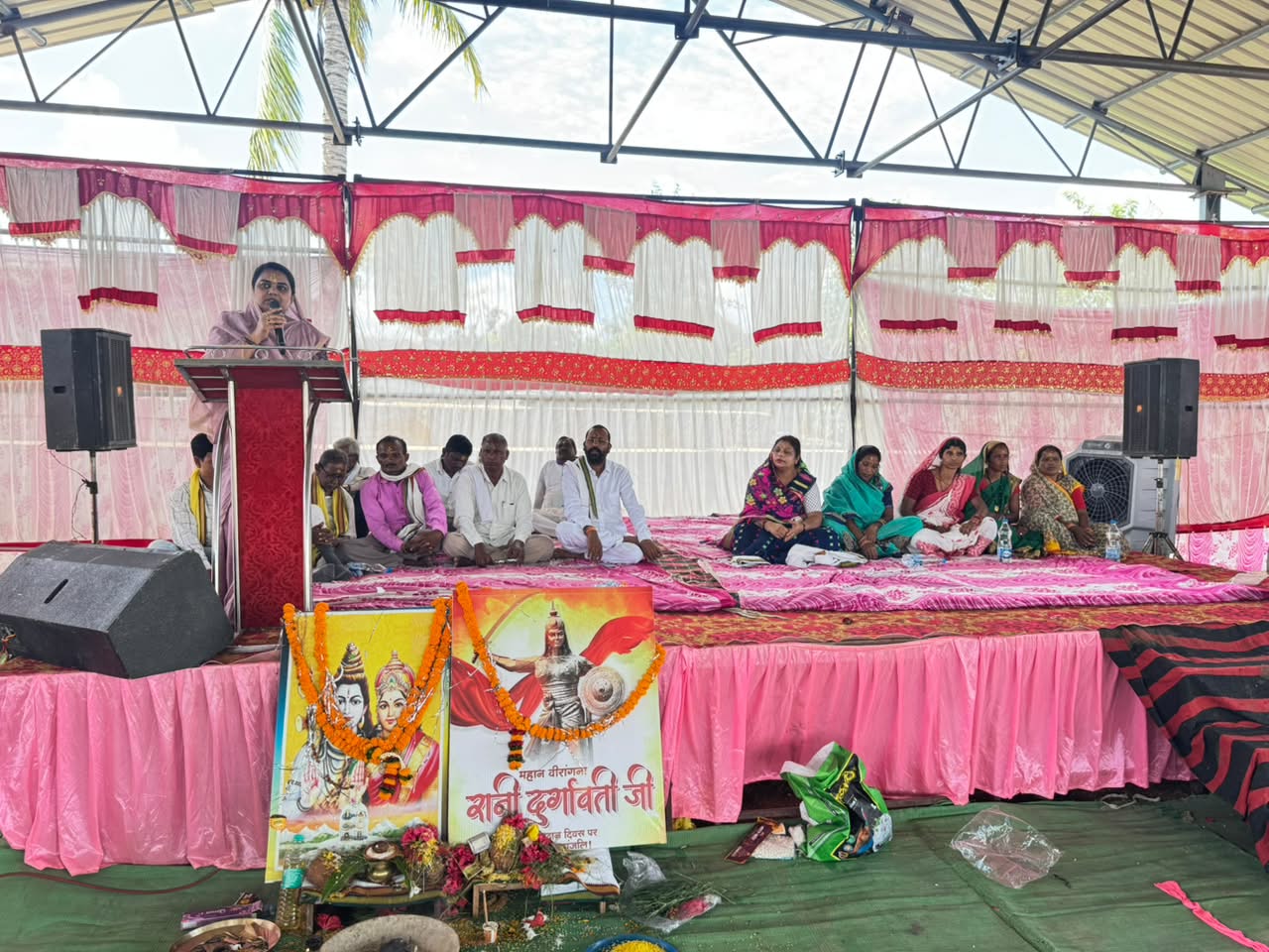 रानी दुर्गावती बलिदान दिवस पर आयोजित कार्यक्रम को संबोधित करती हुई ज्योति भानु चंद्राकर।